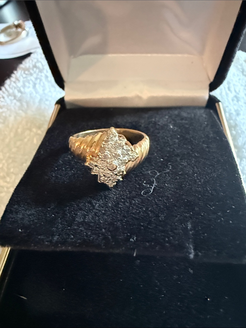 10K Gold Genuine Diamond Cluster Ring 3.05 Grams and 417 Stamped